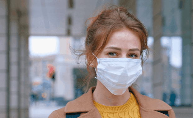 Woman wearing a face mask